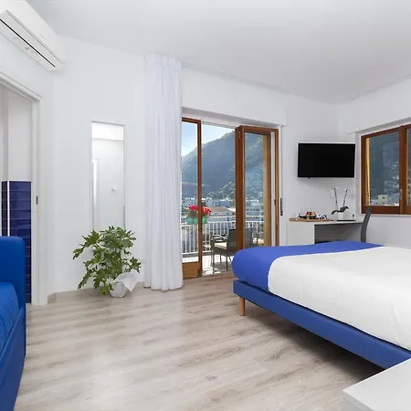 Sirocco 4*